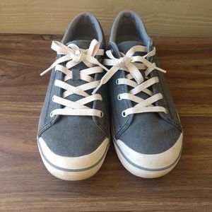 Women's Teva Sneakers Size 9.5